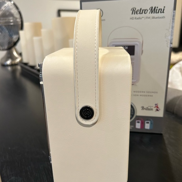Retro Style MyVQ Retro Mini Bluetooth Speaker FM Radio Cream HTF in Box Portable - Picture 4 of 11